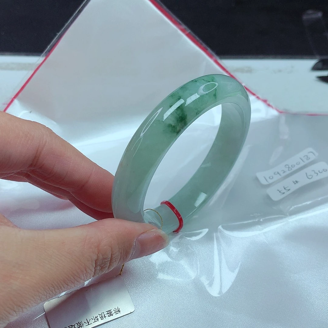 翡翠手镯未镶嵌55圈187