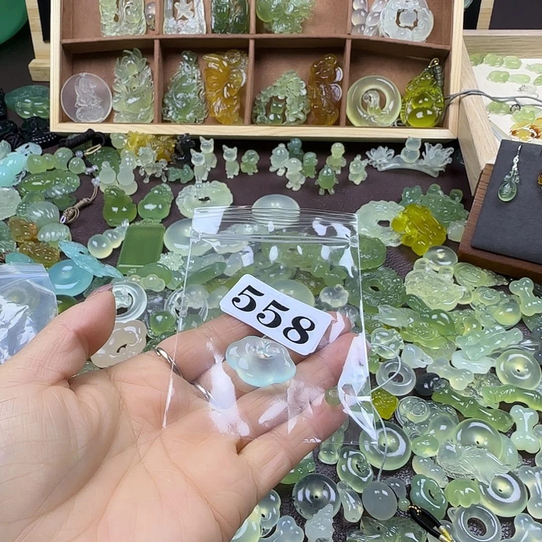 墨***敌蛇纹石玉未镶嵌岫玉吊坠