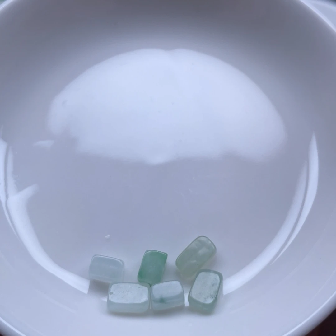 翡翠未镶嵌颈饰方糖珠子
