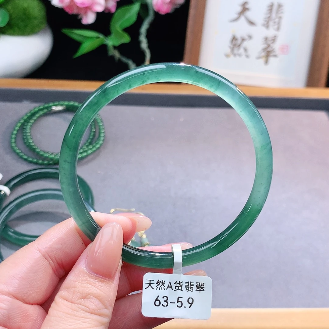 未镶嵌手镯（圆镯）翡翠