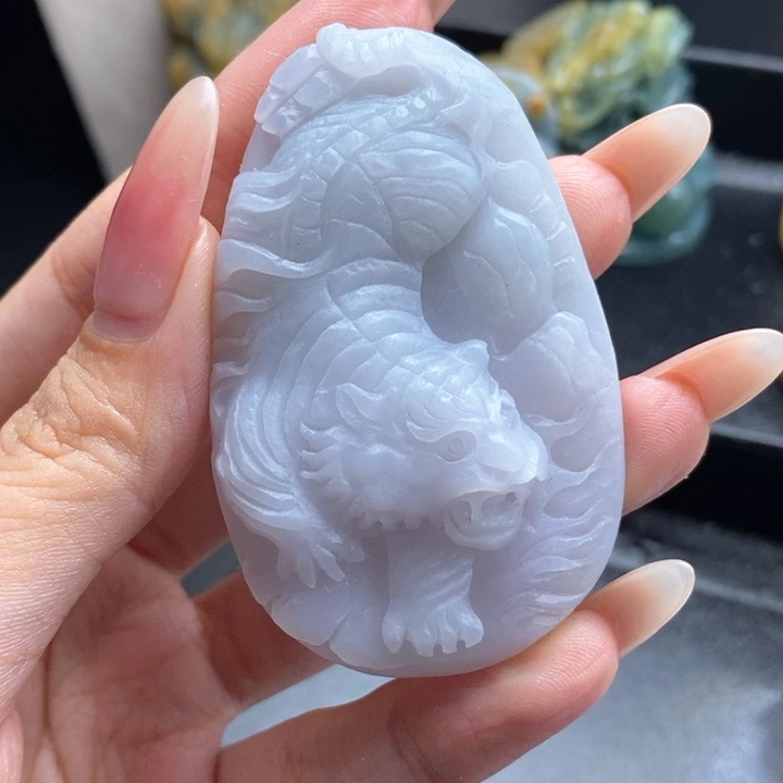 定制翡翠未镶嵌虎牌
