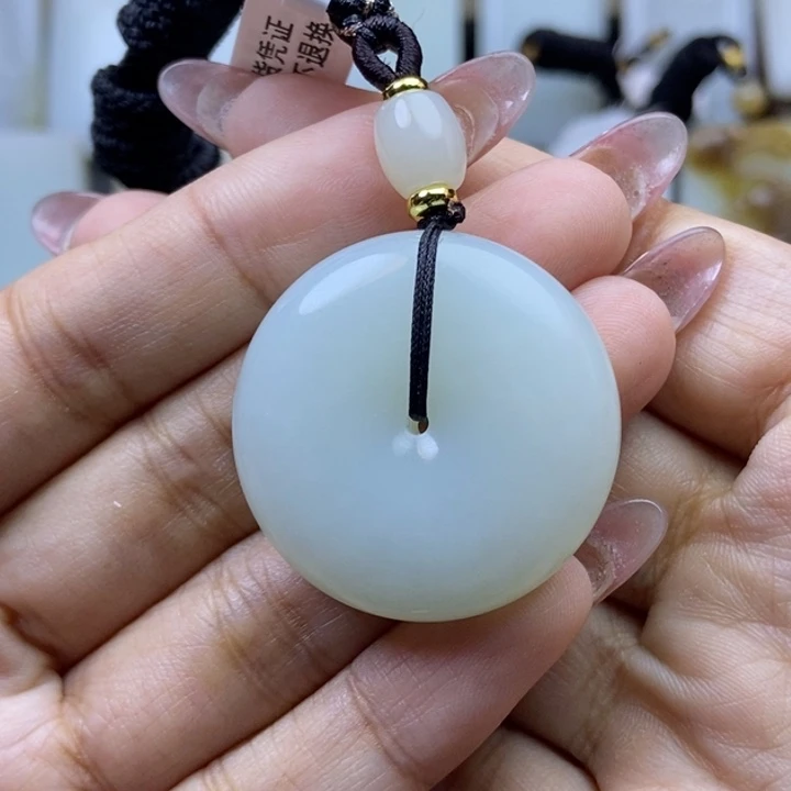 颈饰未镶嵌和田玉哈**羊