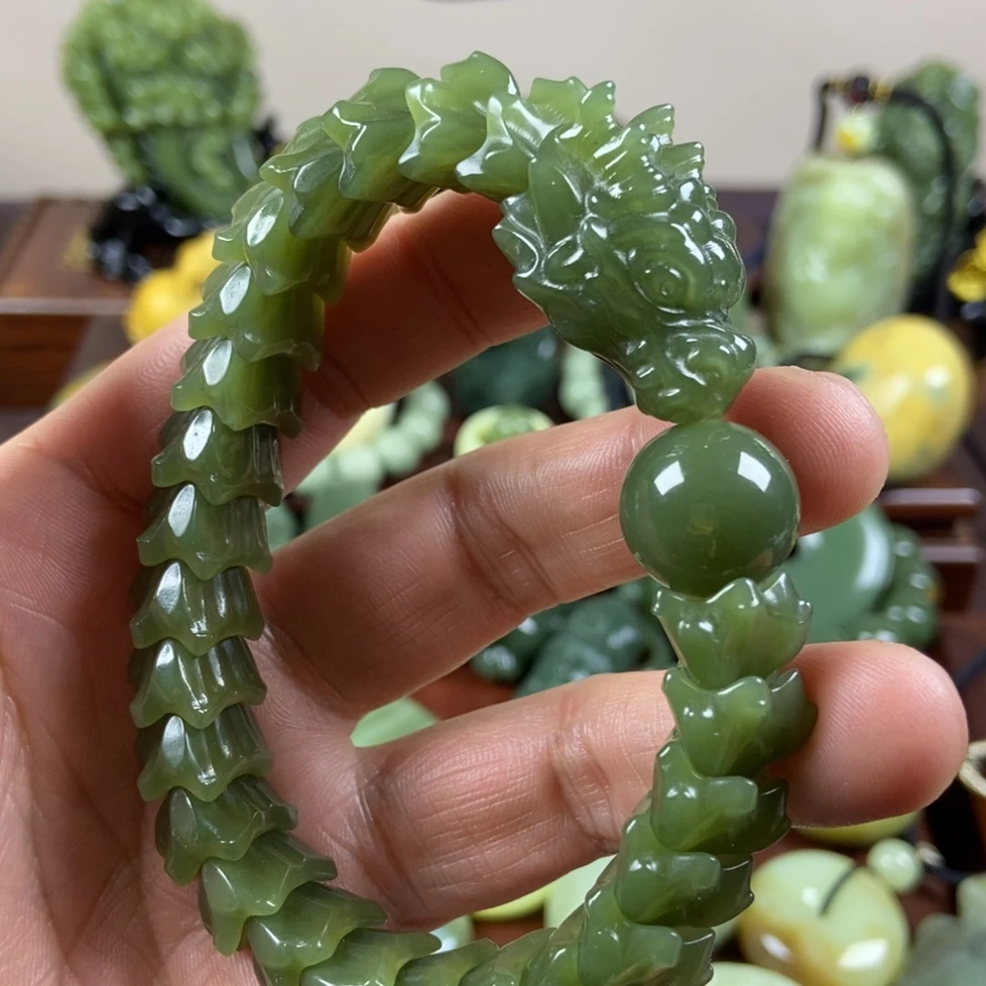 岫岩老玉（透闪石质玉）未镶嵌珠宝奇石