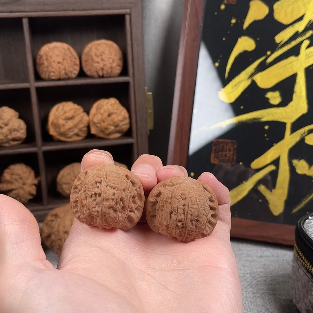 小***1文玩核桃吊坠38尺全品无修血麒麟