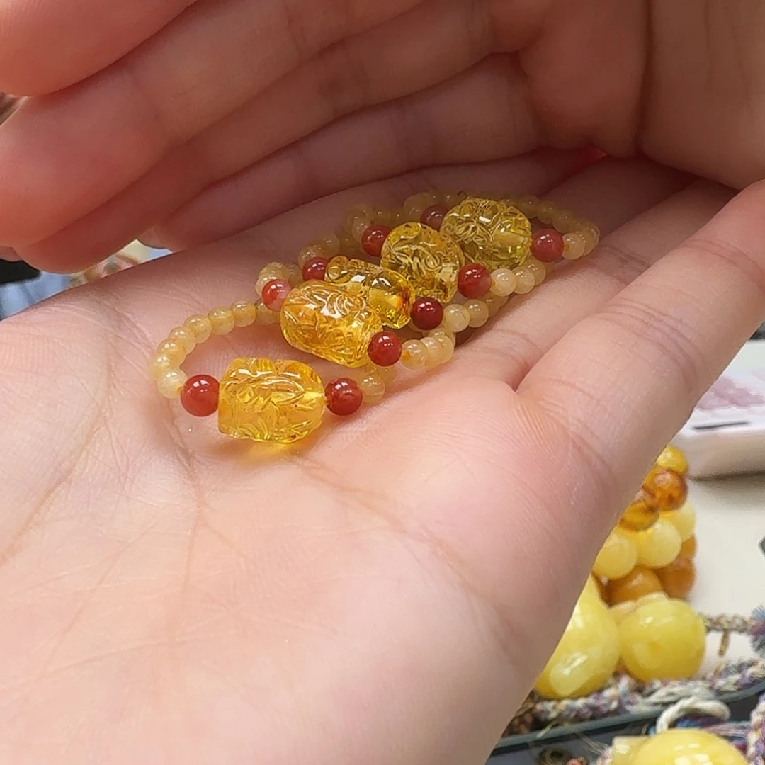 未镶嵌颈饰琥珀戒指