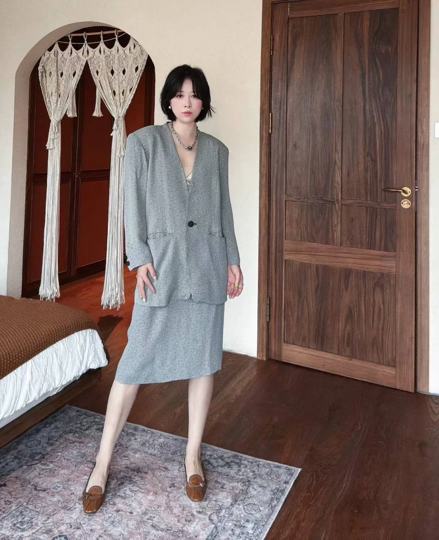 满天星斜纹灰色无领套装