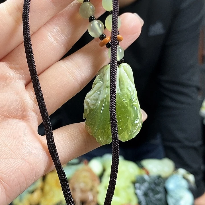 蛇纹石玉吊坠未镶嵌