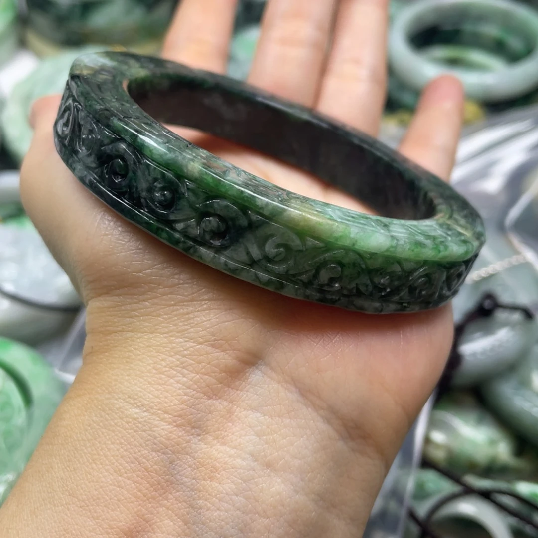 翡翠未镶嵌颈饰春*牌子