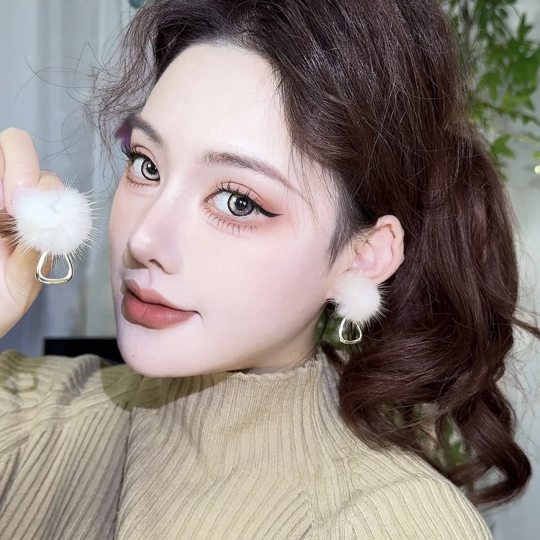 合金耳饰 毛绒精致百搭时尚新款小众设计感氛围感个性甜美耳钉