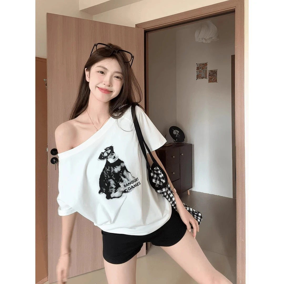 小狗印花一字领白色斜肩短袖t恤女夏季宽松慵懒风辣妹露肩上衣