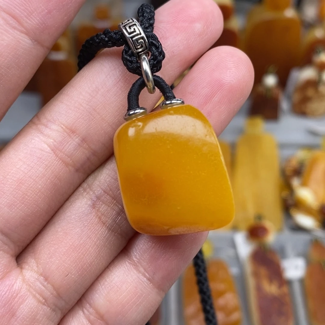 未镶嵌琥珀珠宝奇石