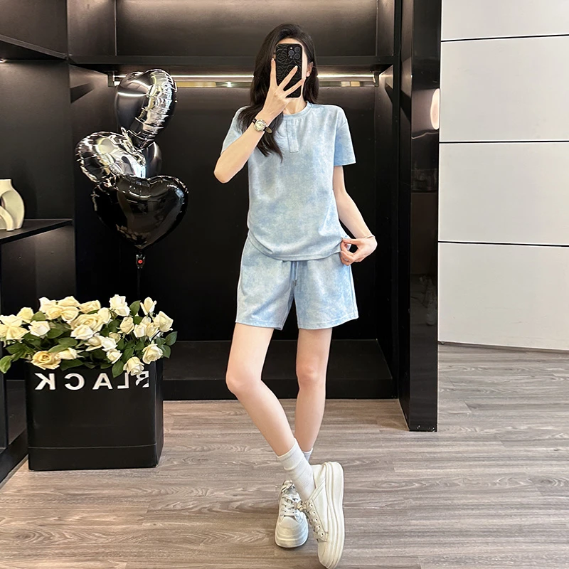 夏天穿搭一整套薄款时尚休闲运动服女2025款天蓝色T恤短裤两件套