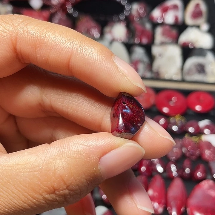 天然辰砂原矿吊坠3.3克