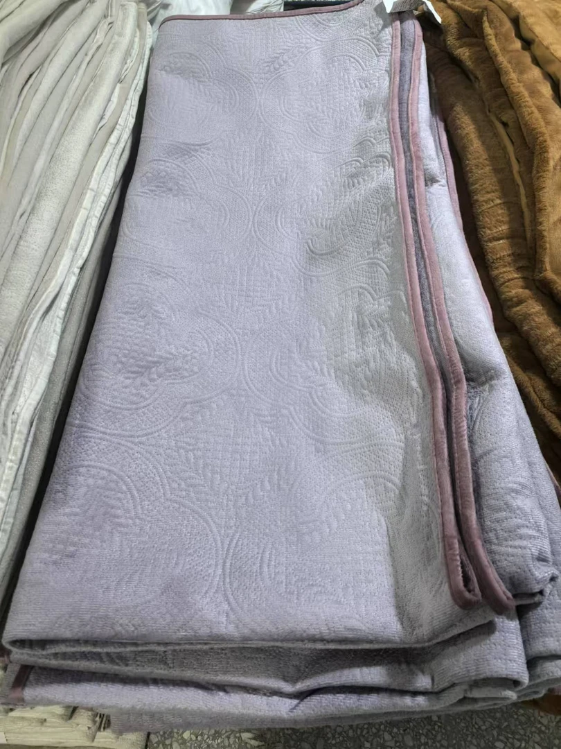 《厚广家》3楼210×200浅紫色天鹅绒床盖 发1张4斤