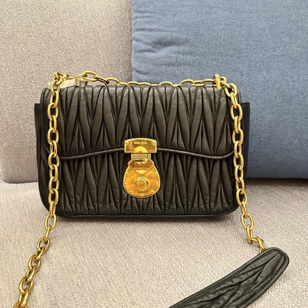 95新 MIU MIU/缪缪 miumiu黑金褶皱链条包