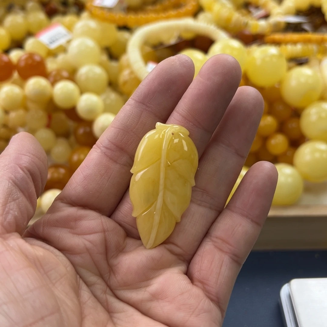 未镶嵌琥珀珠宝奇石