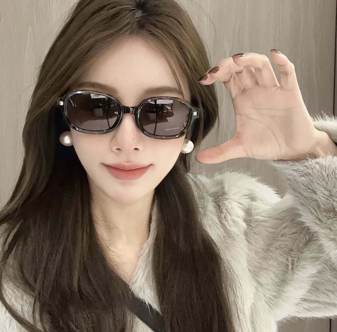 2025年新款时尚墨镜网红潮流男女通用情侣款遮阳轻便太阳眼镜框