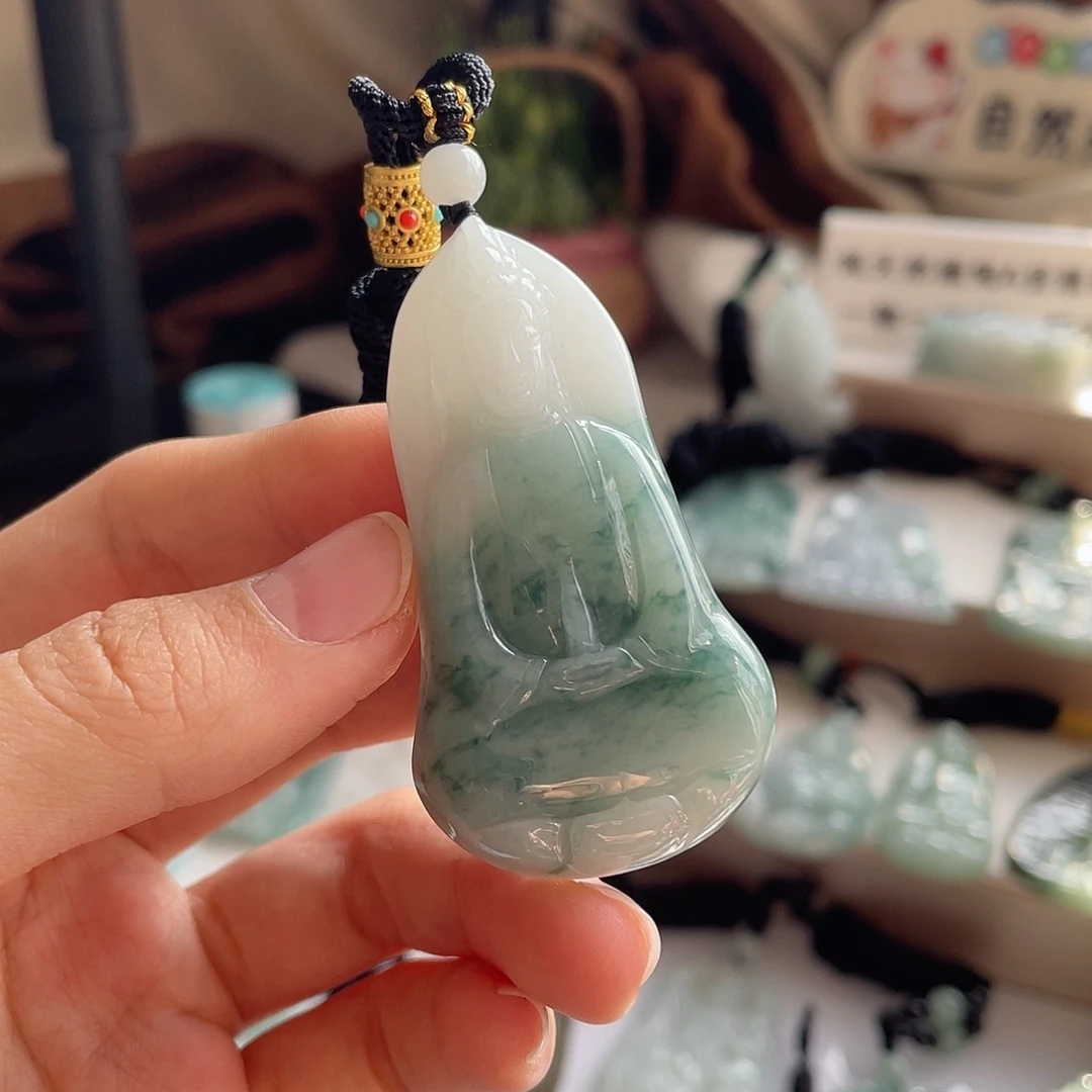 翡翠未镶嵌颈饰素衣