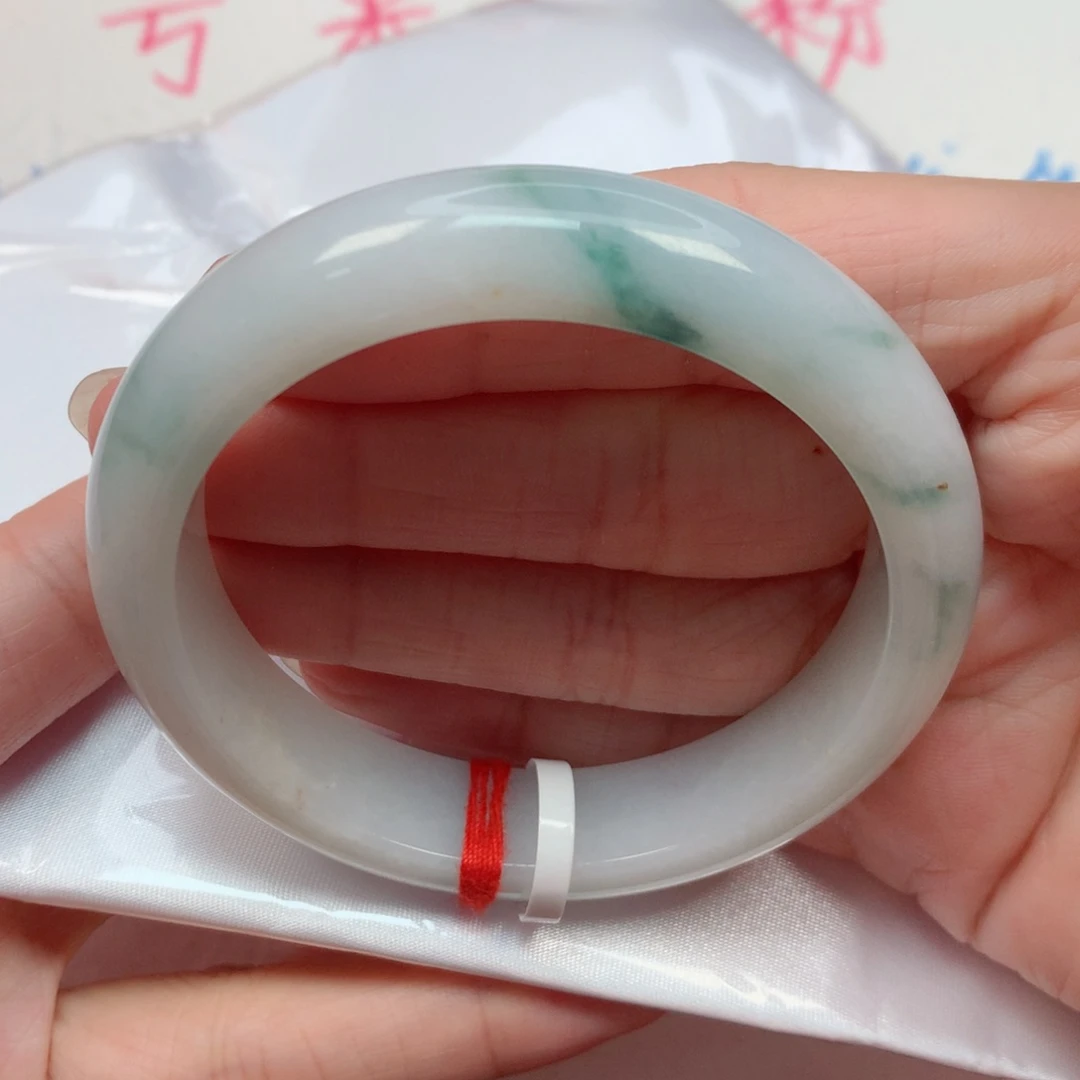 翡翠手镯未镶嵌55圈