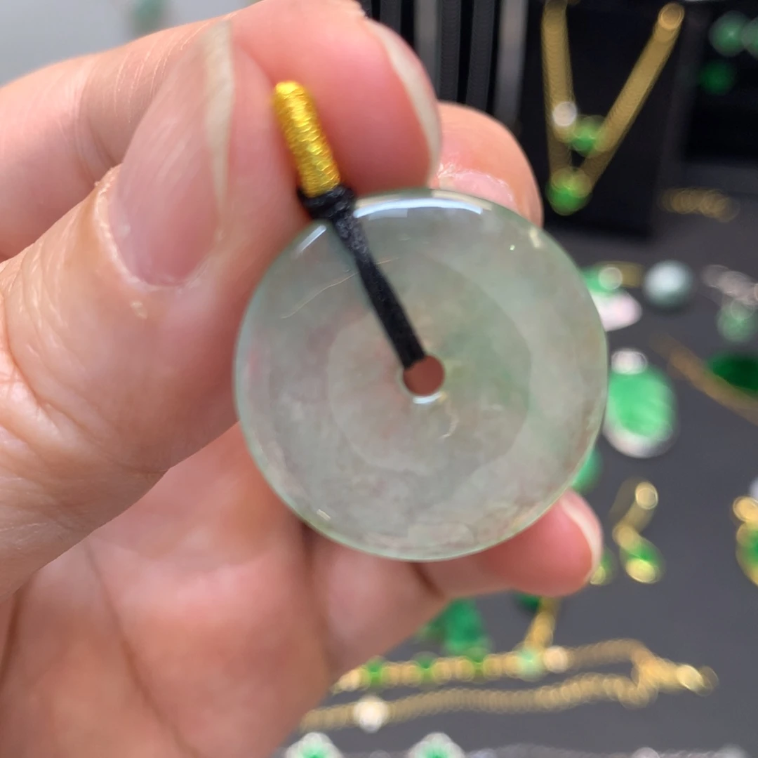 翡翠未镶嵌颈饰有纹裂