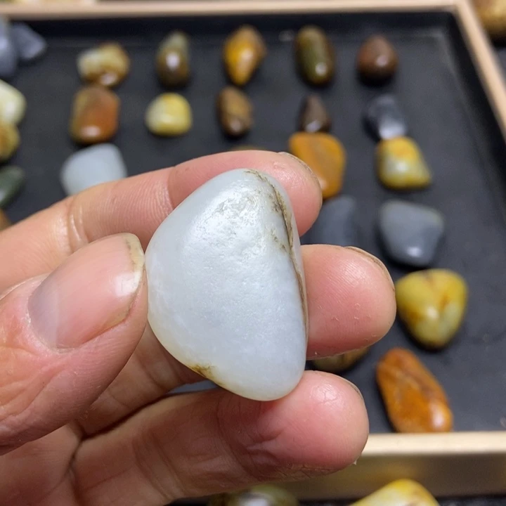 城***事和田玉（糖玉）未镶嵌珠宝奇石