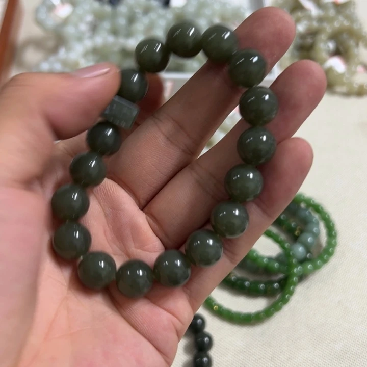 老***郑未镶嵌和田玉（糖玉）挂件