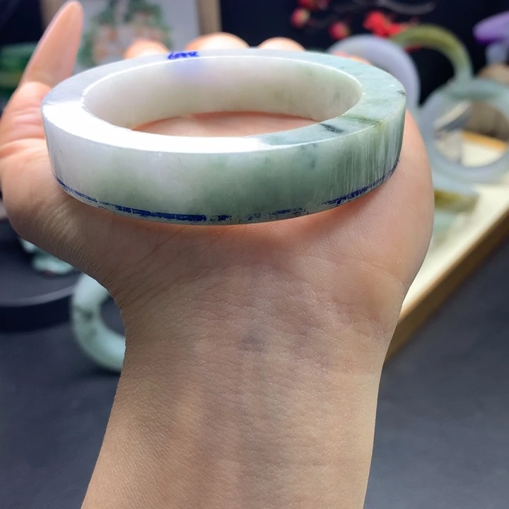 定制翡翠未镶嵌翡翠手镯半山水飘花