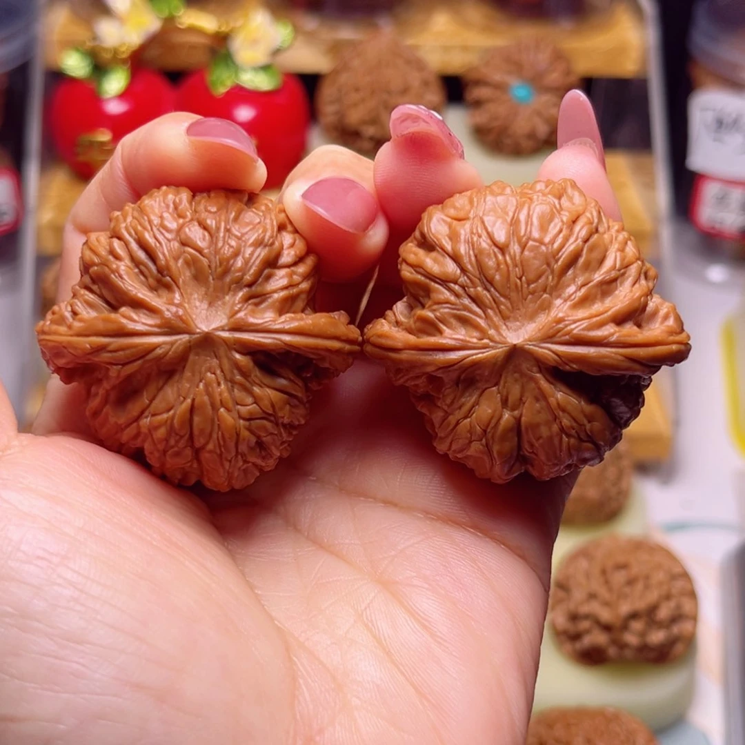 文玩核桃吊坠45尺全品红皮正球磨