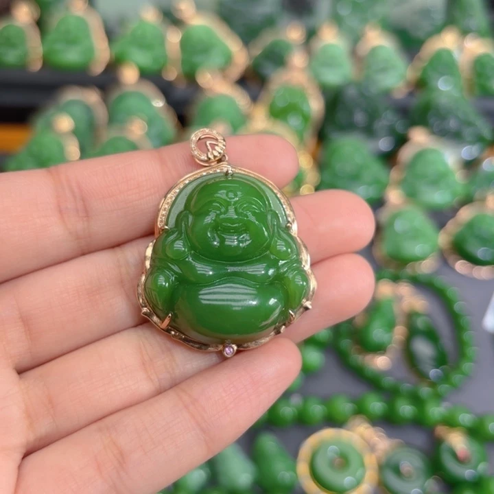 颈饰18K金镶嵌和田玉（碧玉）