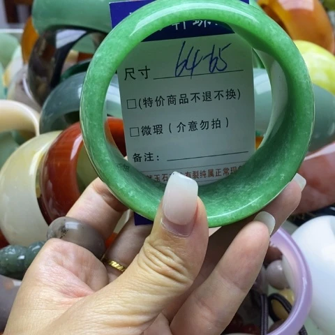 未镶嵌手镯石英岩玉