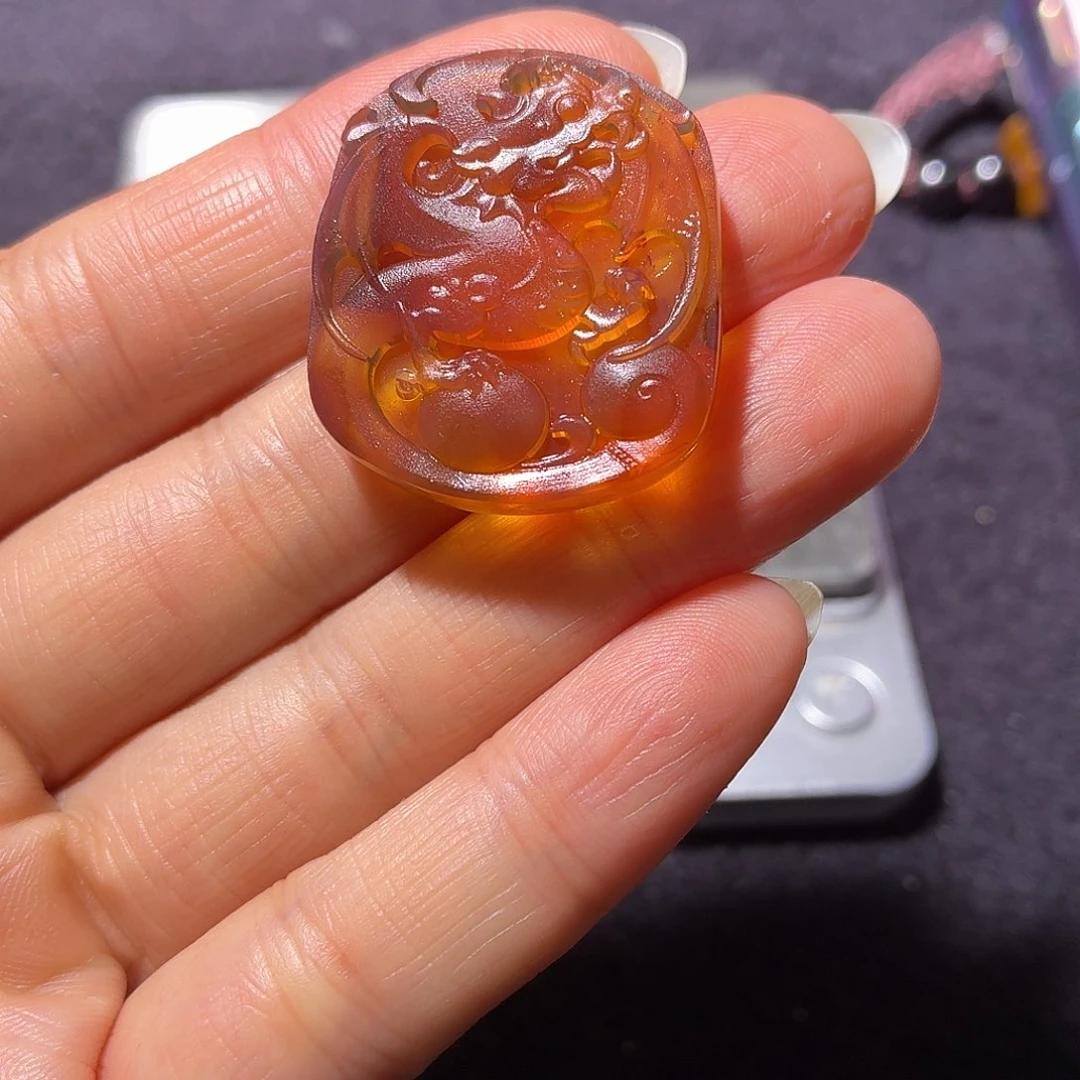 未镶嵌颈饰琥珀吊