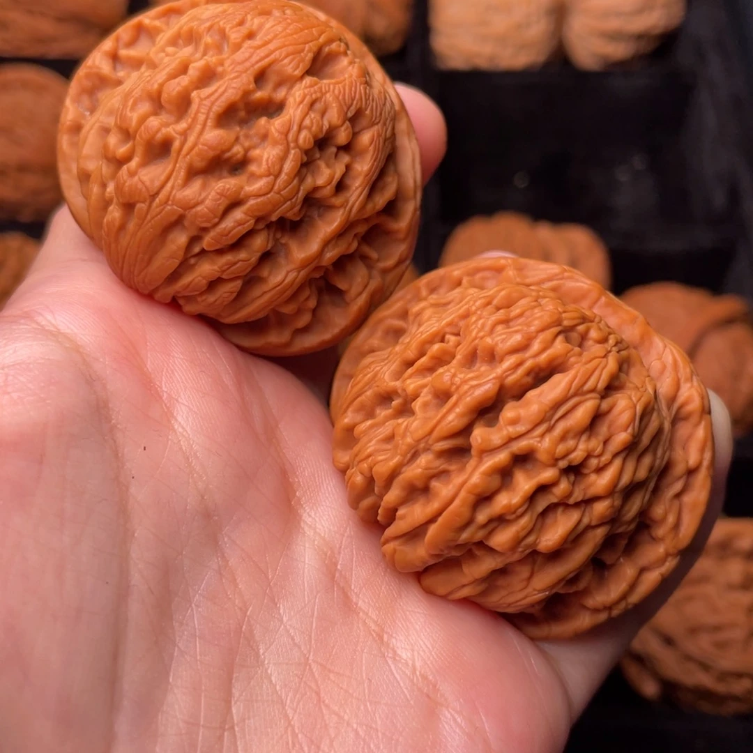 文玩核桃把件秦岭野生文玩核桃