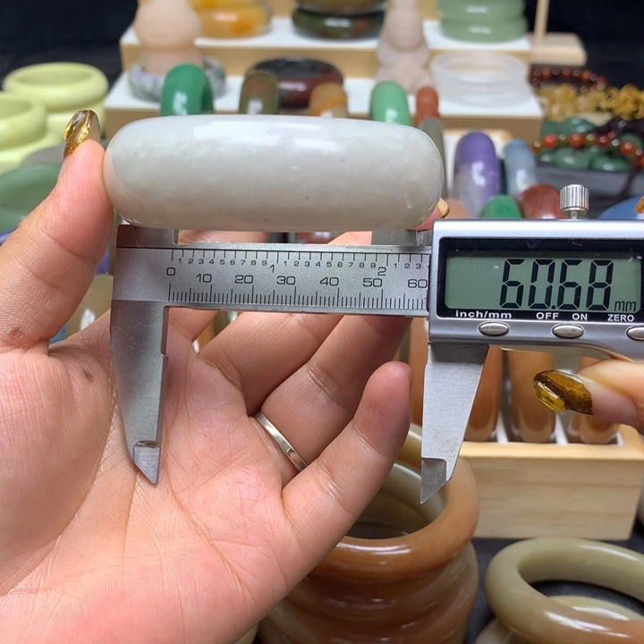 未镶嵌手镯石英质玉