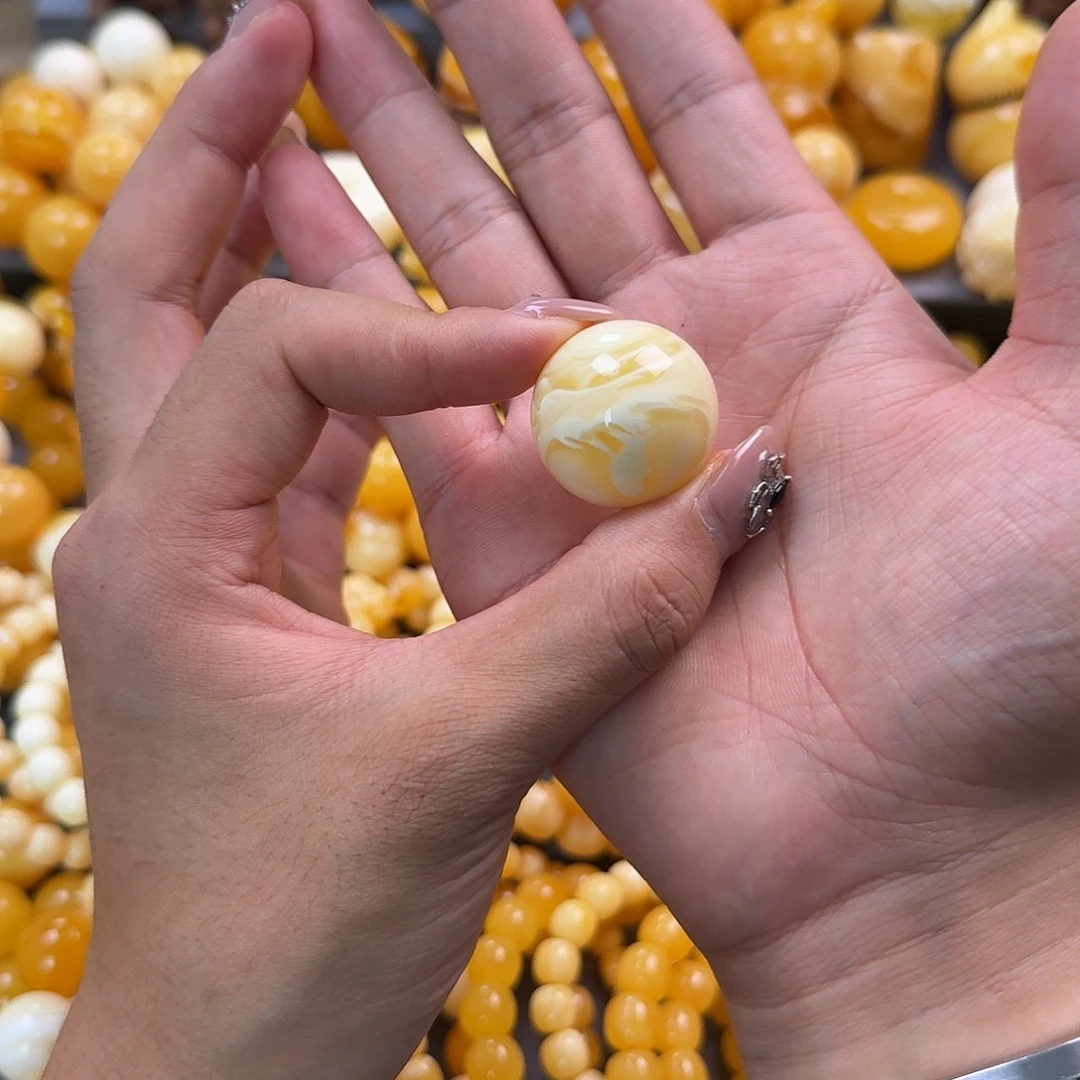 蜜蜡未镶嵌珠宝奇石