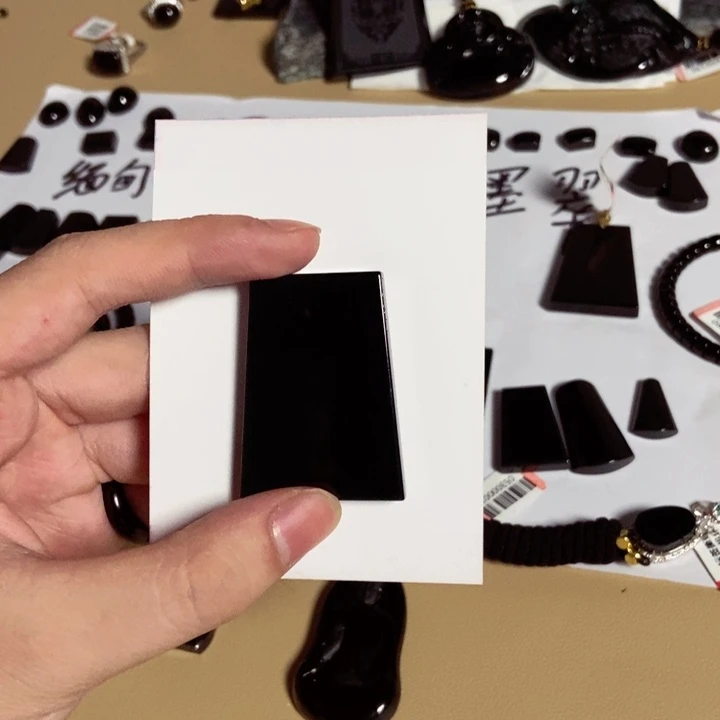 善***豆翡翠未镶嵌颈饰吊坠