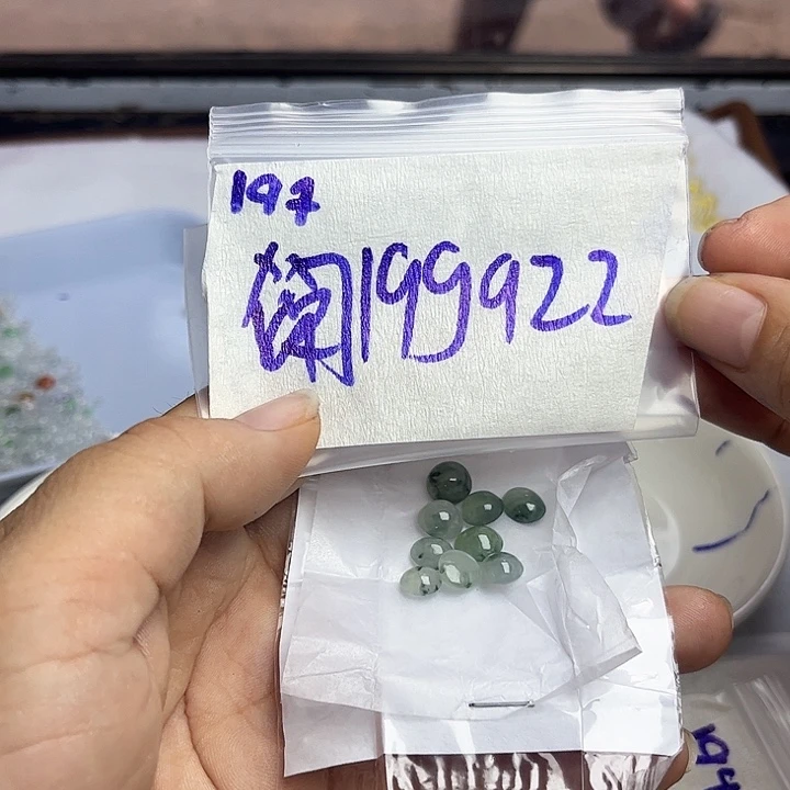 问***证未镶嵌定制翡翠不退