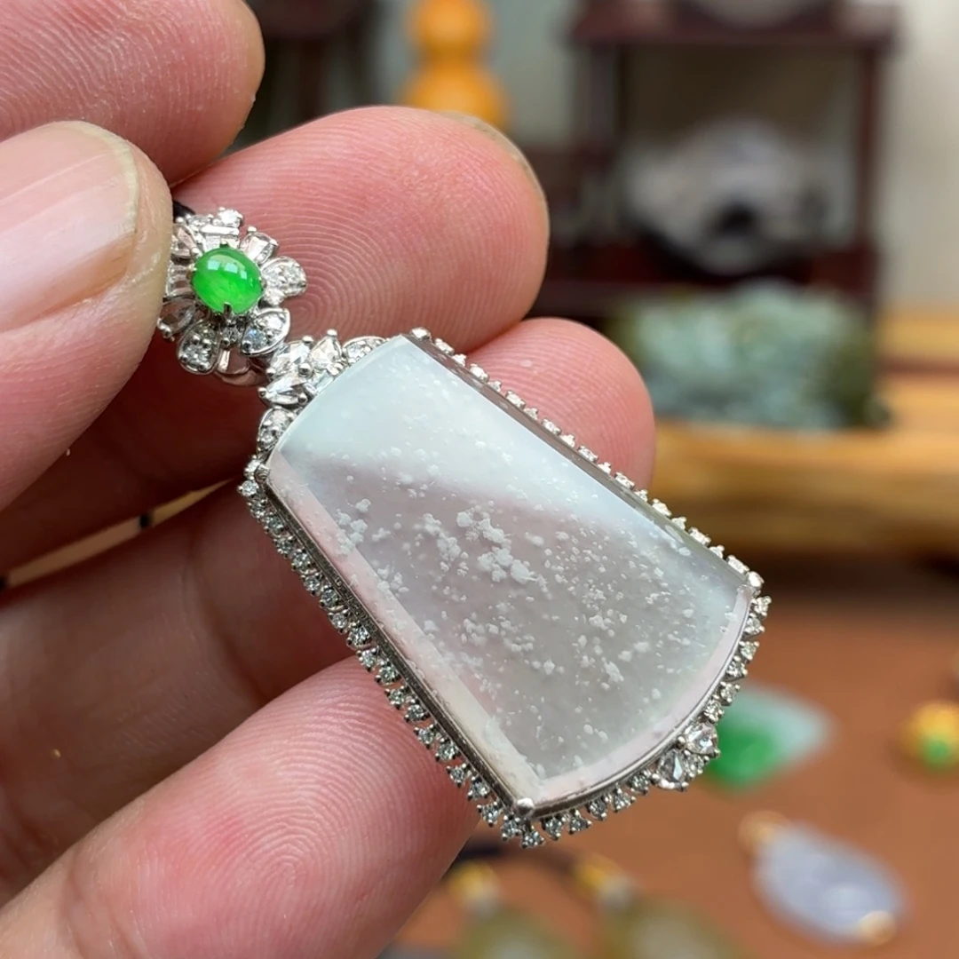 翡翠18K金镶嵌颈饰