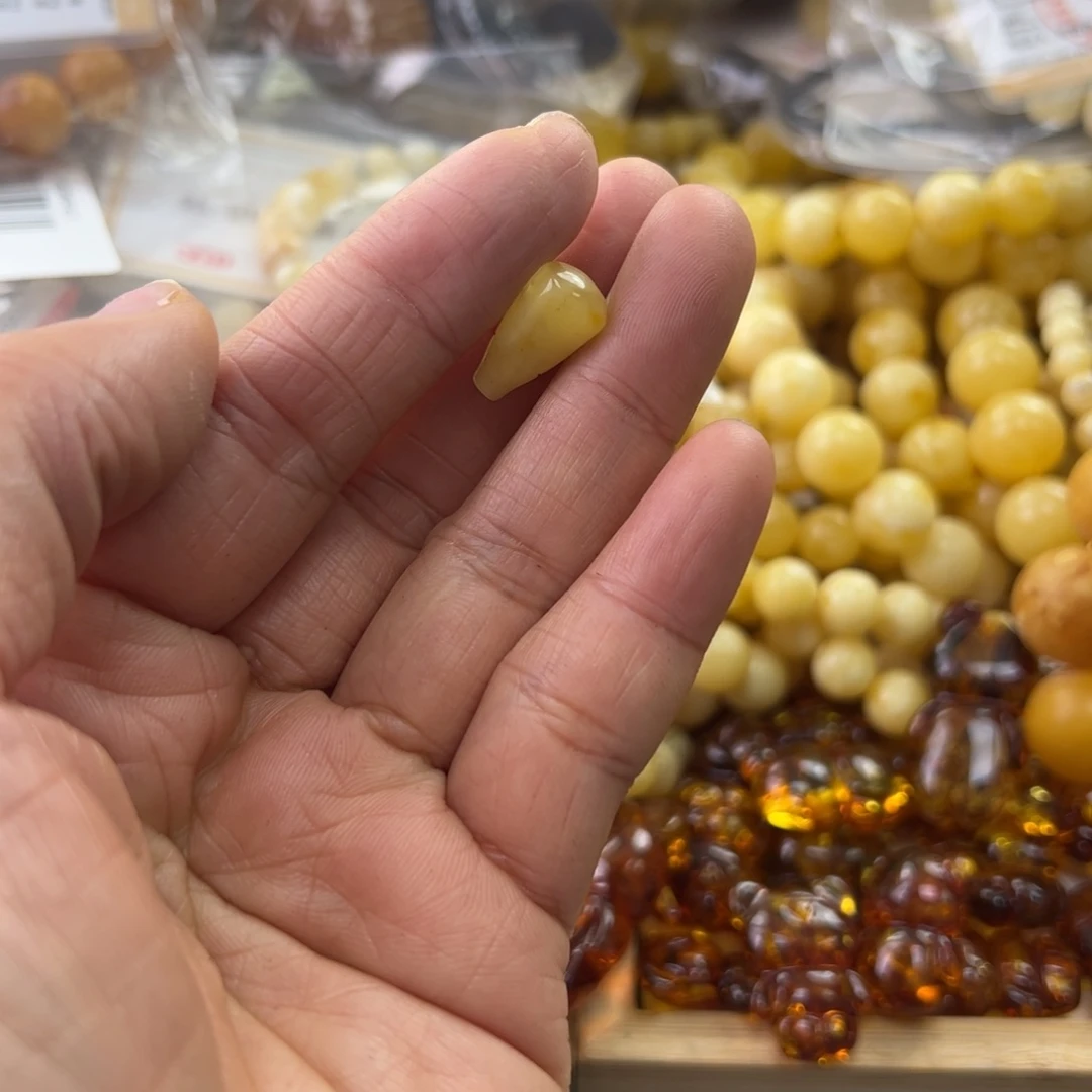 琥珀珠宝奇石未镶嵌