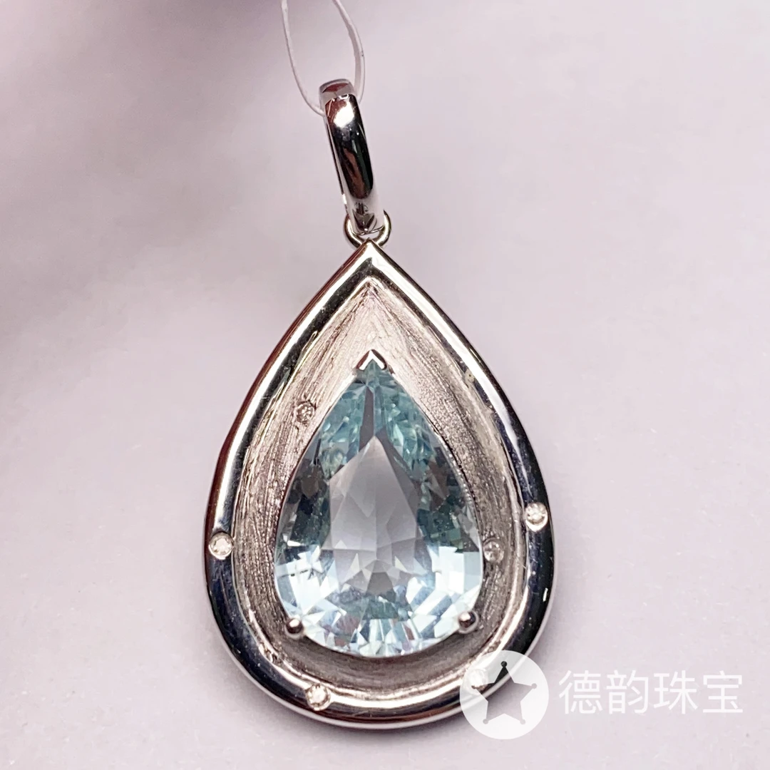 18K金镶嵌海蓝宝石吊坠