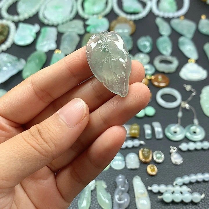 翡翠未镶嵌颈饰叶子