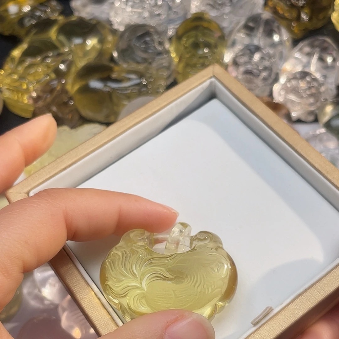 玉***杰石材天然水晶吊坠项链