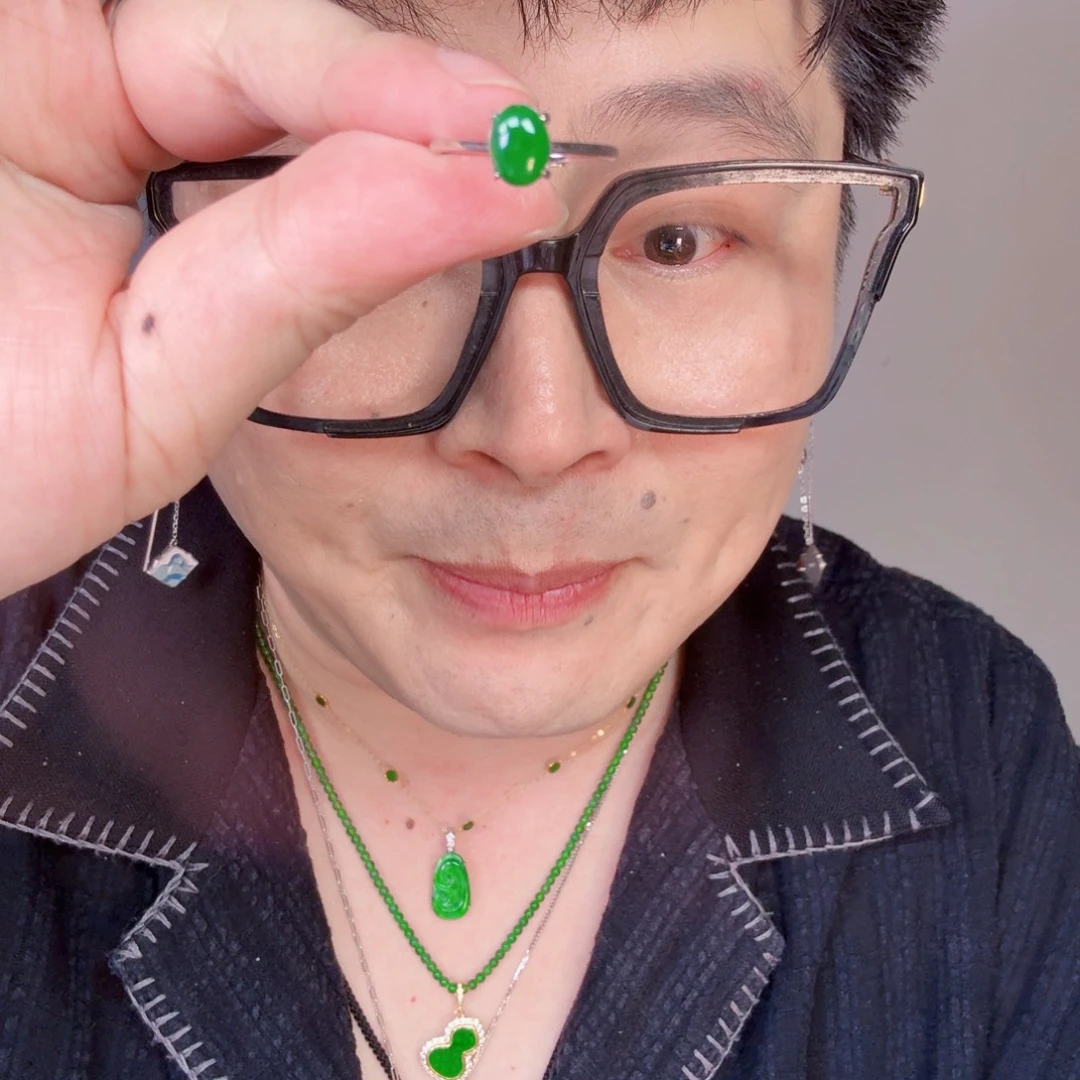 翡翠挂件未镶嵌一件