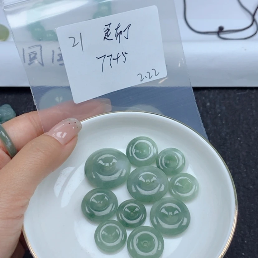 【闪购商品】翡翠颈饰未镶嵌是**吖