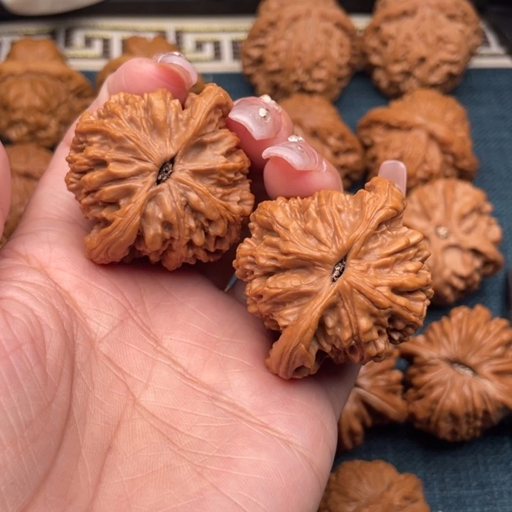 把件文玩核桃44全品高桩红皮虎头。