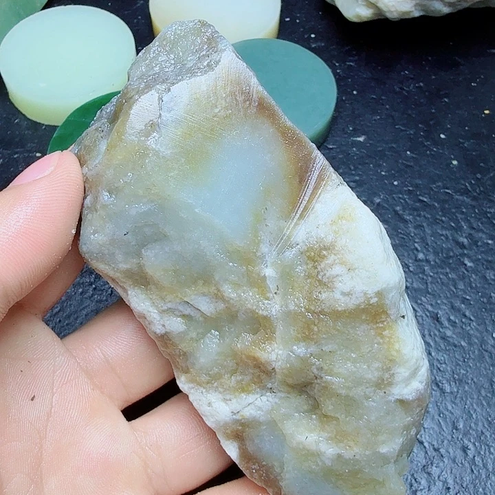 和田玉（糖玉）未镶嵌珠宝奇石