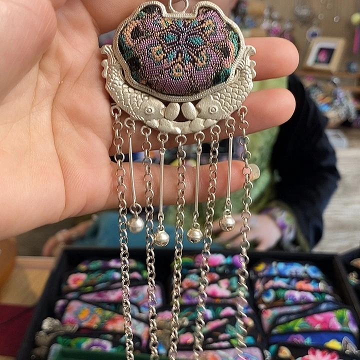 玻璃足银压襟挂件