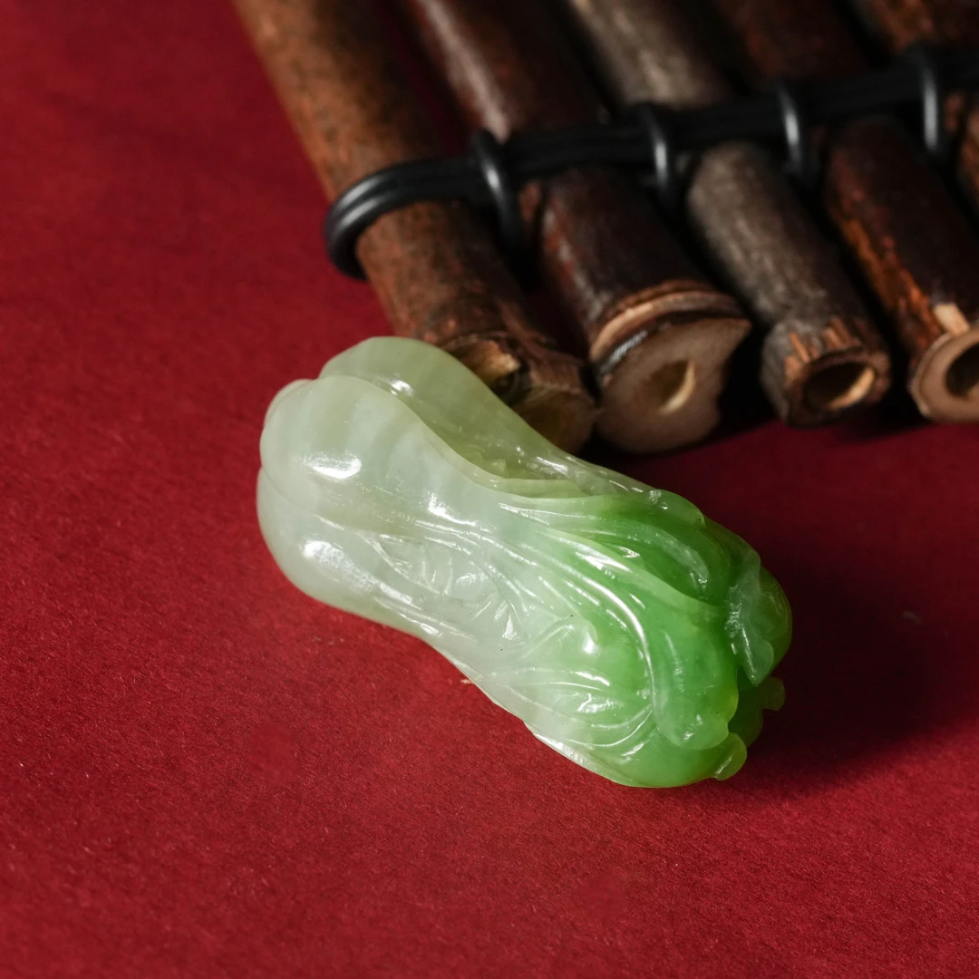 保嘉严选 Y3925 珍品级和田玉精品翠青白菜吊坠