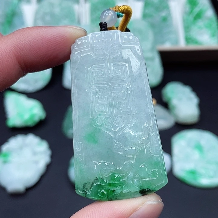 翡翠颈饰未镶嵌翡翠吊坠