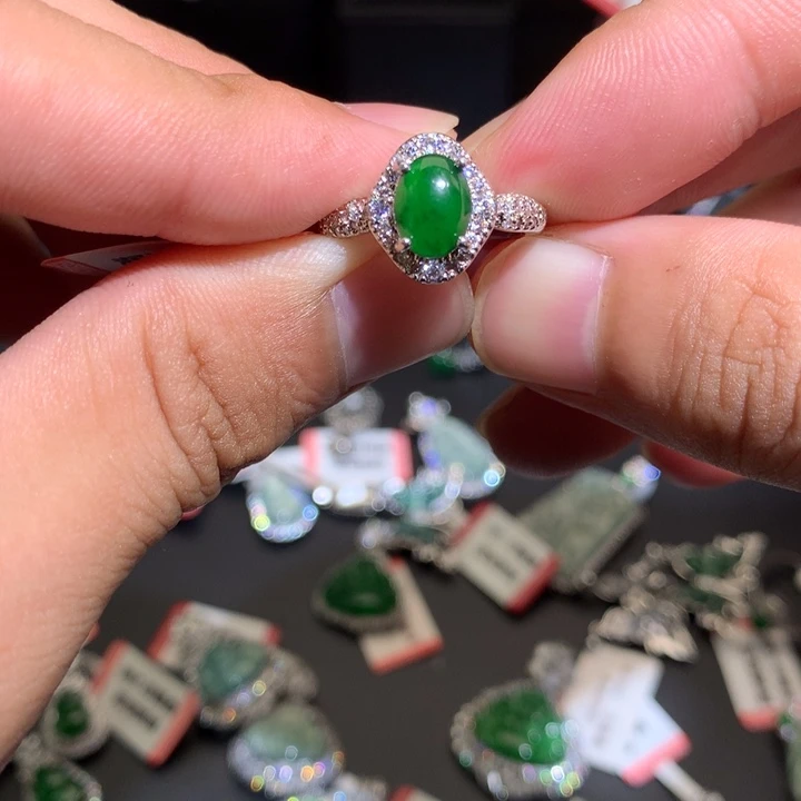 翡翠未镶嵌戒指戒指