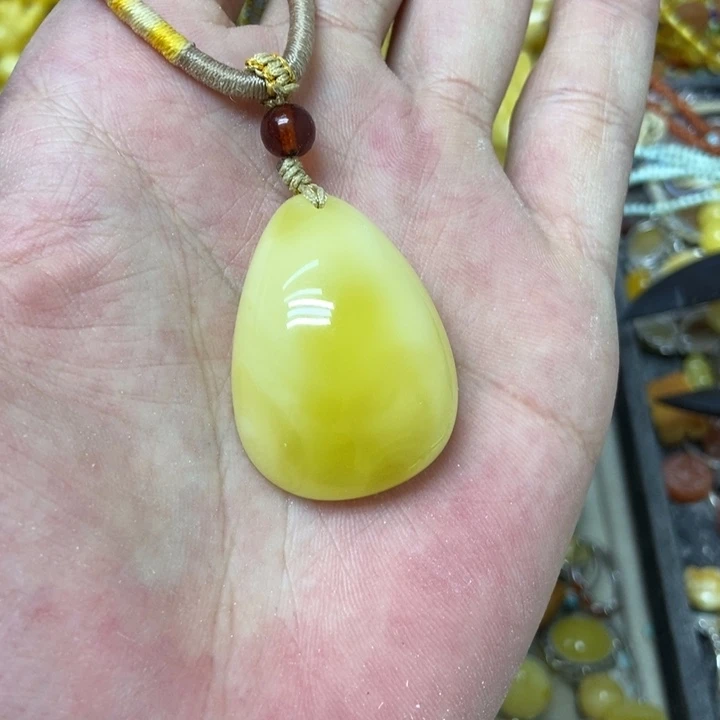 蜜蜡未镶嵌裸石吊坠